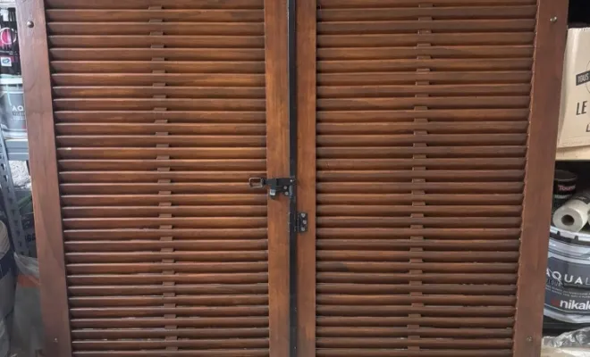 Rénovation de volet en bois à Monistrol-sur-Loire, Monistrol-sur-Loire, Clémenson Plâtrerie Peinture