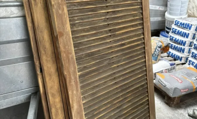 Rénovation de volet en bois à Monistrol-sur-Loire, Monistrol-sur-Loire, Clémenson Plâtrerie Peinture