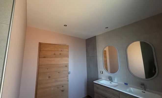 Peinture intérieure entièrement rénovée pour cette villa à Bessamorel, Monistrol-sur-Loire, Clémenson Plâtrerie Peinture