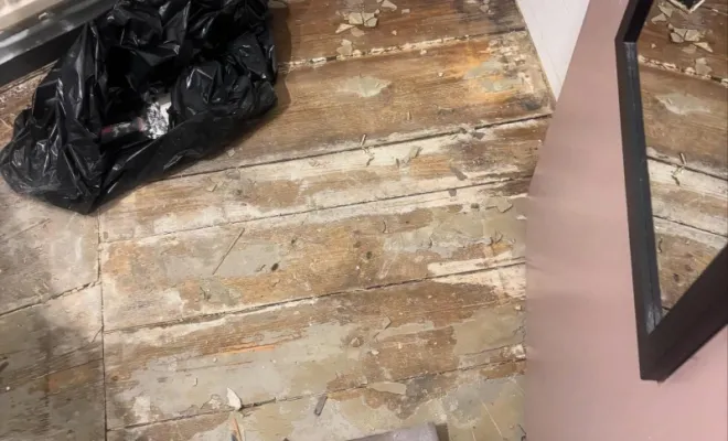 Dégât des eaux sur un sol de salle de bain d'une maison à Monistrol, Monistrol-sur-Loire, Clémenson Plâtrerie Peinture