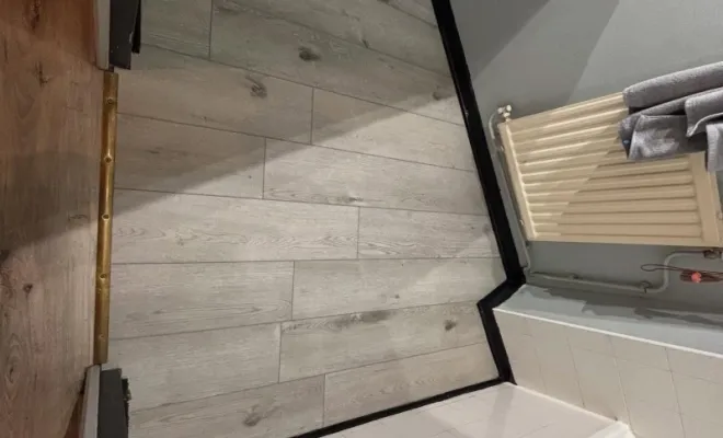 Dégât des eaux sur un sol de salle de bain d'une maison à Monistrol, Monistrol-sur-Loire, Clémenson Plâtrerie Peinture