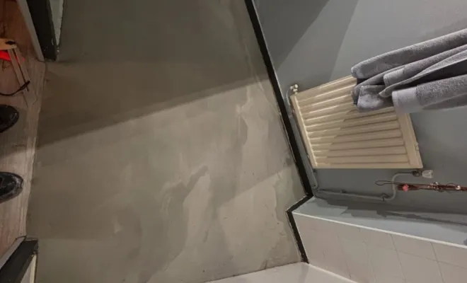 Dégât des eaux sur un sol de salle de bain d'une maison à Monistrol, Monistrol-sur-Loire, Clémenson Plâtrerie Peinture